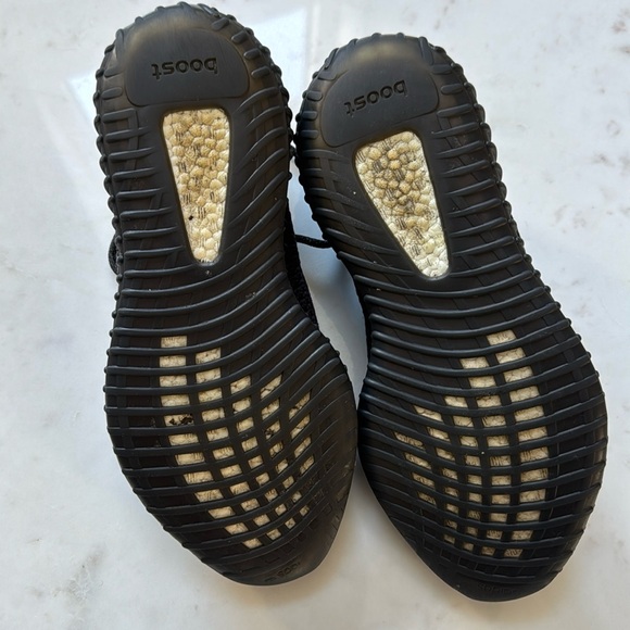 YEEZY sneaker - Picture 8 of 11